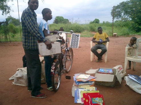 Schulbücher aus Kinshasa sind endlich angekommen